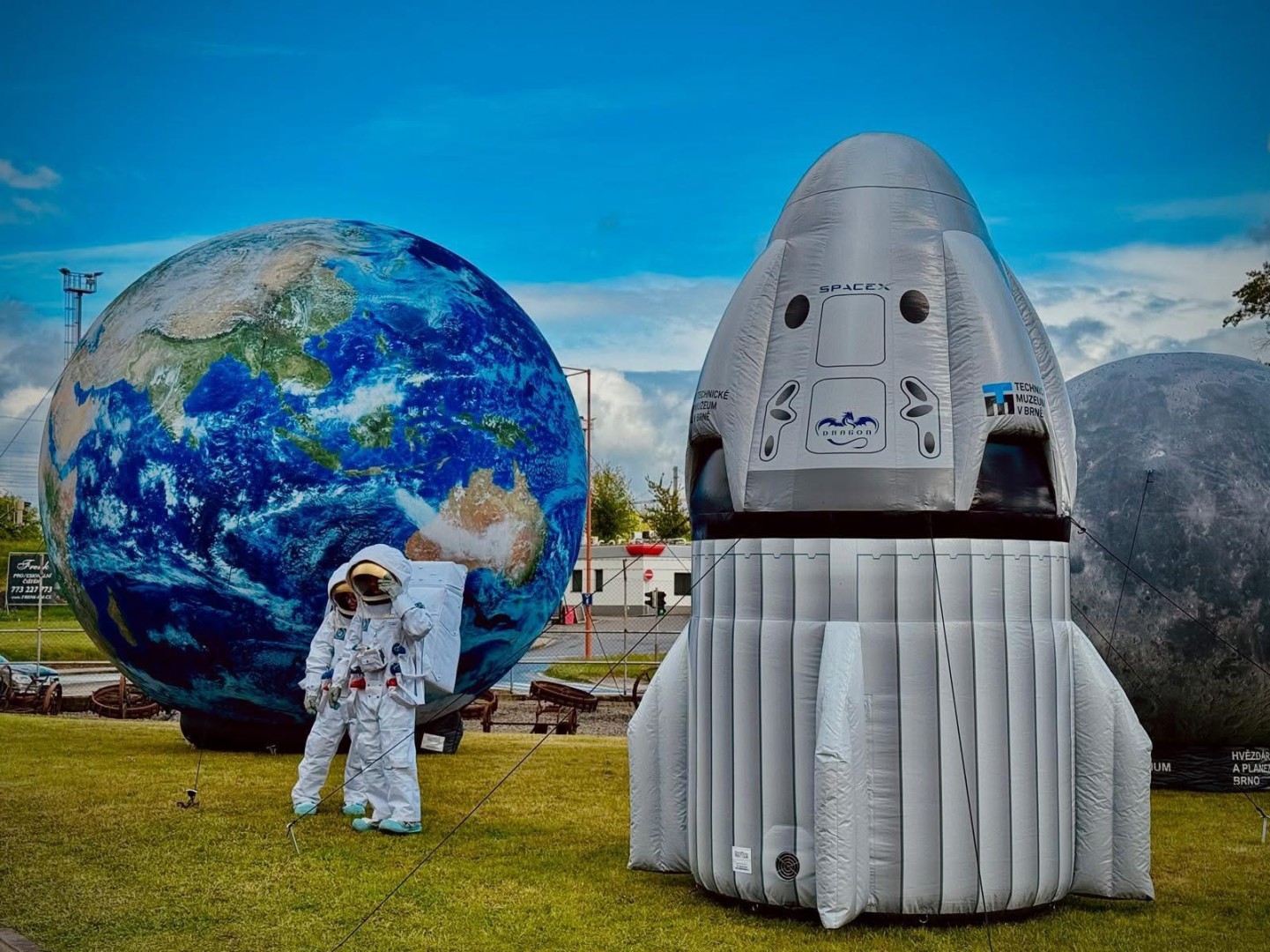 Den země v kovozoo 2025