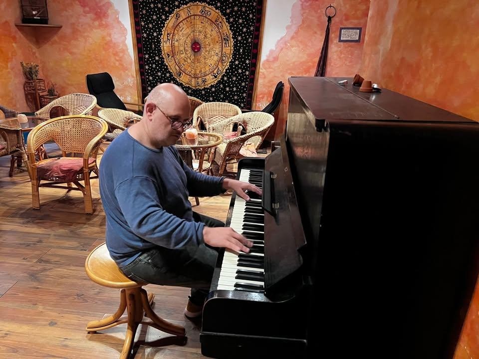 Návrat domů - Tibetská léčebná relaxace Kum Nye s živou hudbou (Kalman Horvát)
