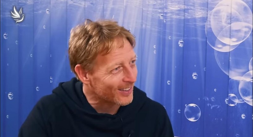 Karel Janeček - Na vlně svobody s Archou 21(celá ...