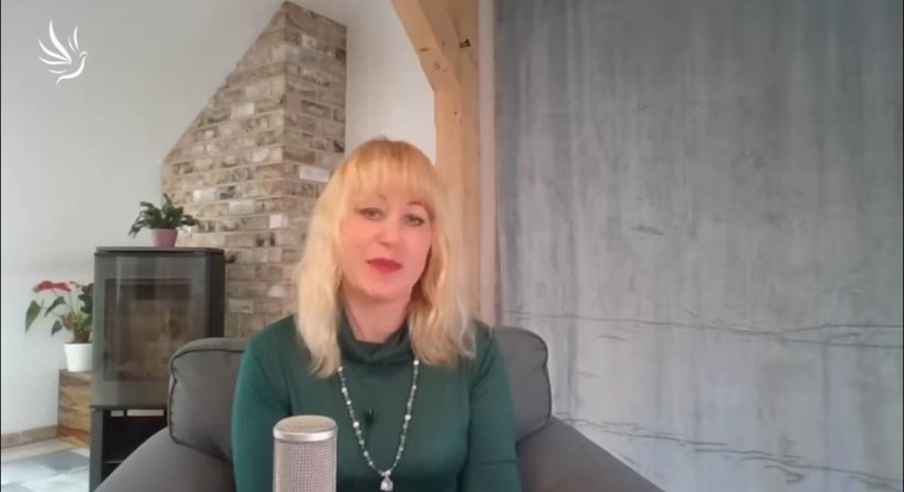 Ivona Antalii - Rok dřevěného hada - svlékání ...