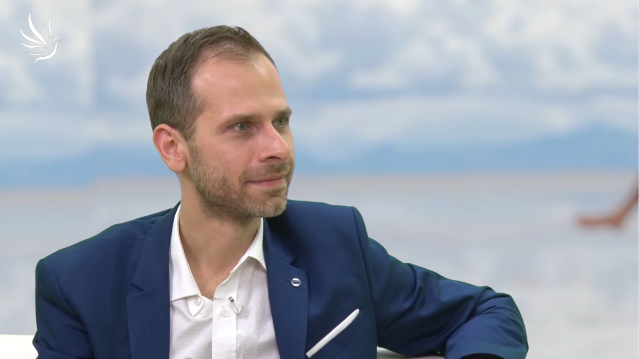 Jiří Charvát - SESTŘIH: Balím psovi tabletu do ... Jiří Charvát - SESTŘIH: Balím psovi tabletu do ...