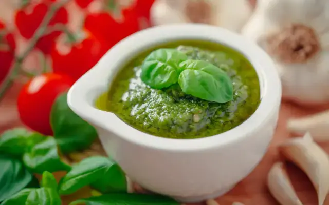 Vyrobte si podzimní bylinkové pesto Vyrobte si podzimní bylinkové pesto
