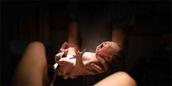 Domácí porod: Volba plná lásky a podpory