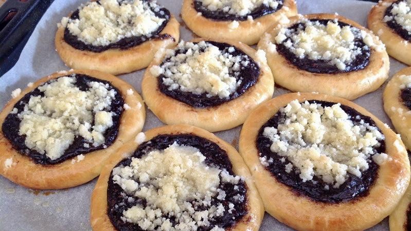 Kynuté koláče s drobenkou