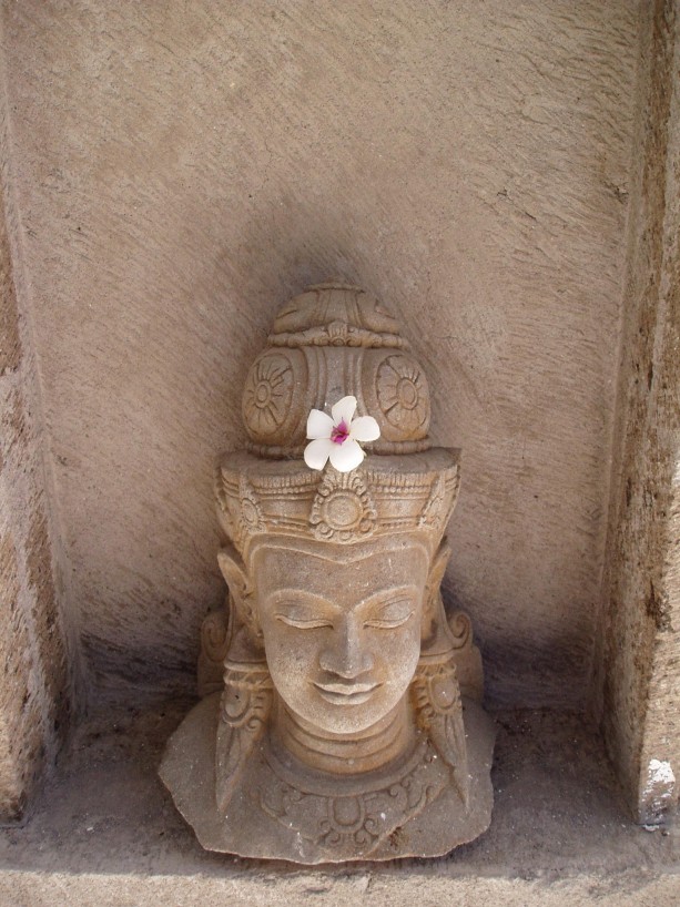 Jsme bombardováni ze všech stran 