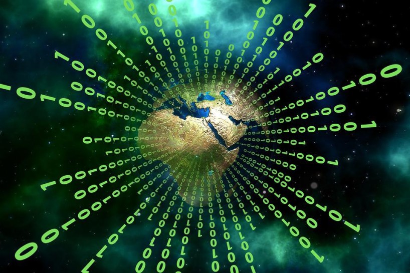 ČLOVĚK  JE BYTOSTÍ VIBRUJÍCÍ NAD HROU VĚDOMÍ